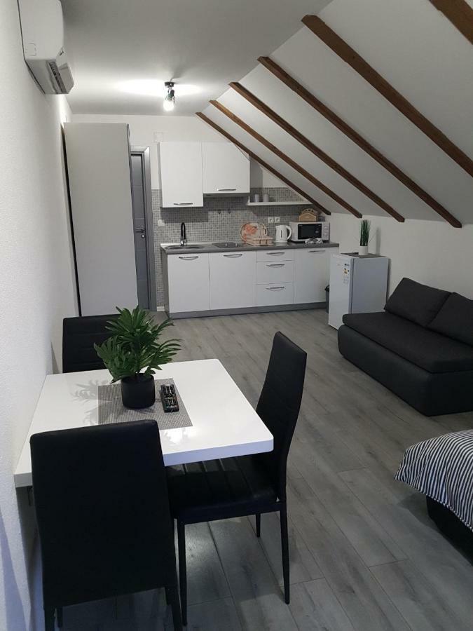 Studio Apartmani Patricia Smoljanac Bagian luar foto
