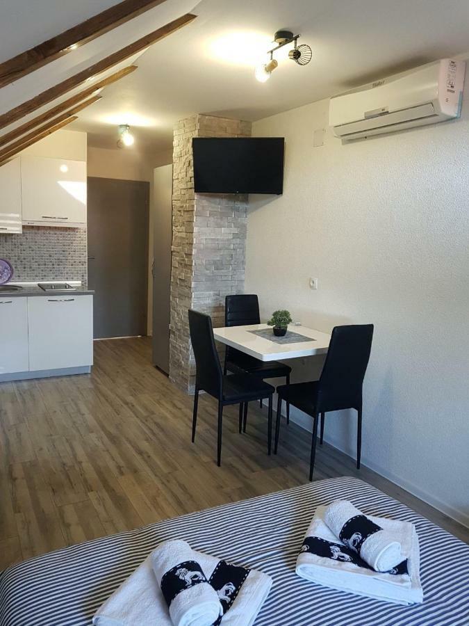 Studio Apartmani Patricia Smoljanac Bagian luar foto