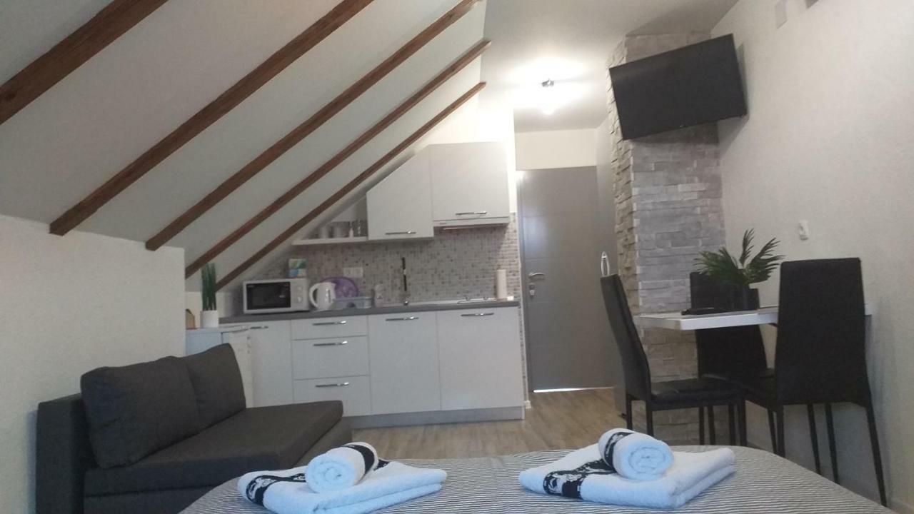 Studio Apartmani Patricia Smoljanac Bagian luar foto